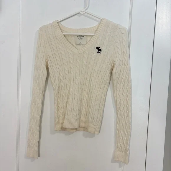 Abercrombie & Fitch cable knit vneck sweater - Picture 10 of 13